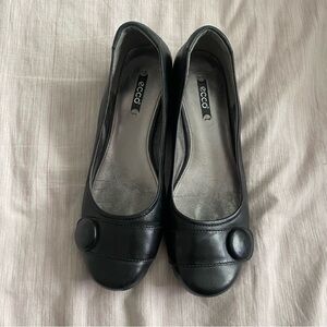 EUC Echo Flats Size 41